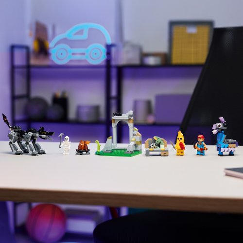 LEGO® Fortnite® 77075 Peely és Sparkplug táborhelye