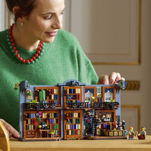 LEGO® Icons 11379 Librărie: Sanctuarul cărților