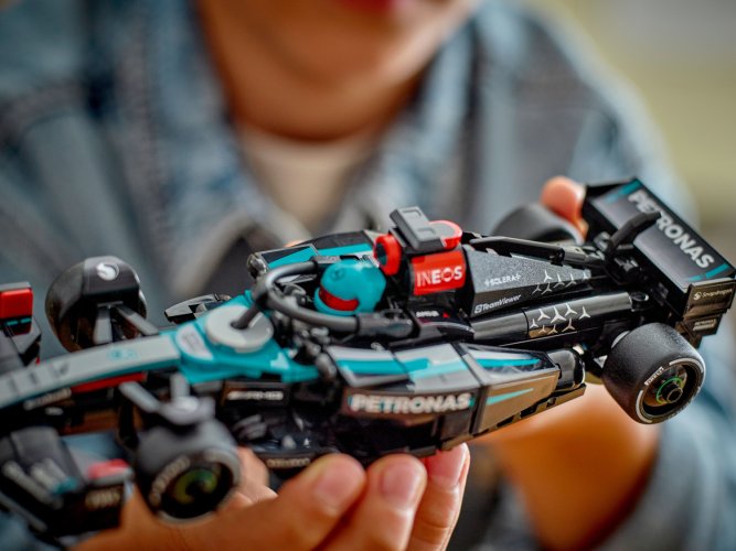 LEGO® Speed Champions 77244 Závodní auto Mercedes-AMG F1® W15