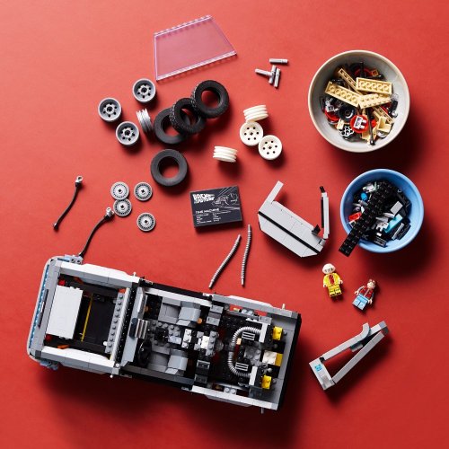 LEGO® Icons 10300 Wehikuł czasu z „Powrotu do przyszłości”
