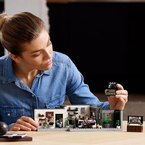 LEGO® Icons 10291 Queer Eye – A Csodaötös