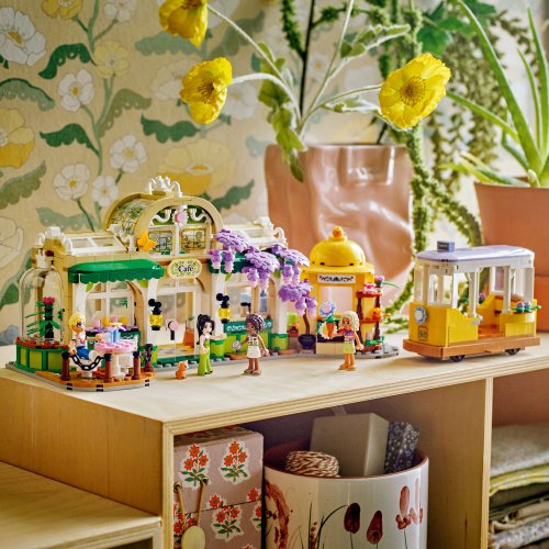 LEGO Friends 42671 Kavárna plná rostlin a květinářství