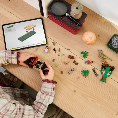 LEGO® Jurassic World 76972 Raptor: Verfolgungsjagd mit dem Geländewagen