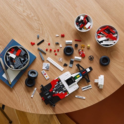 LEGO® Icons 10330 McLaren MP4/4 & Ayrton Senna
