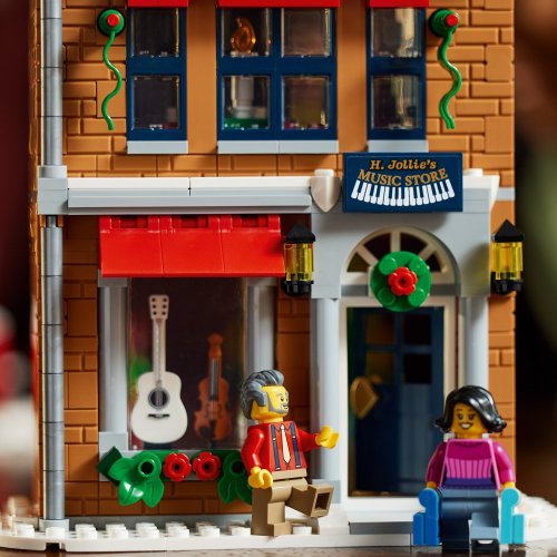 LEGO® Icons 10308 Weihnachtlich geschmückte Hauptstraße