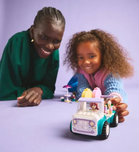 LEGO® Friends 42644 Furgonetka z lodami w mieście Heartlake