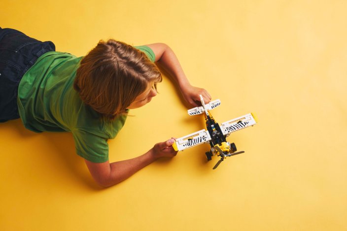 LEGO® Technic™ 42198 Avião a Hélice