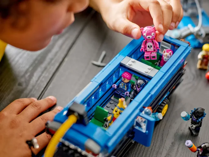 LEGO® Fortnite® 77073 Battle Bus