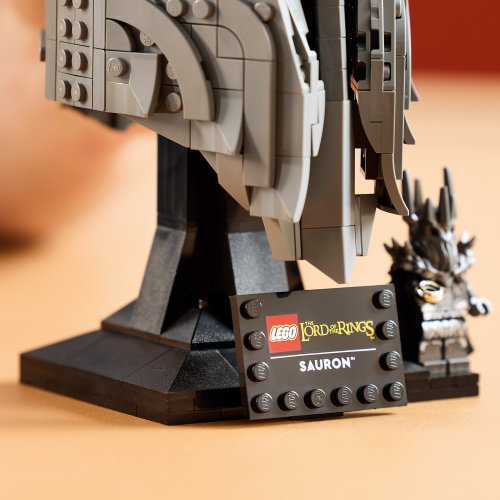 LEGO® Icons 11373 Pán prstenů: Sauronova helma