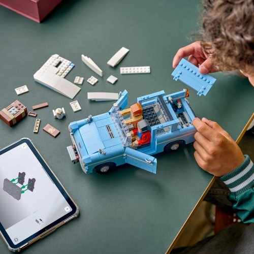 LEGO® Harry Potter TM 76470 Betoverde vliegende Ford Anglia™