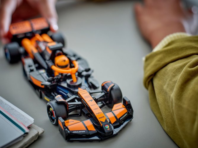 LEGO® Speed Champions 77251 Závodní auto McLaren F1® Team MCL38