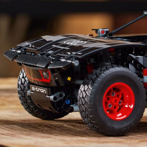 LEGO® Technic™ 42160 Audi RS Q e-tron