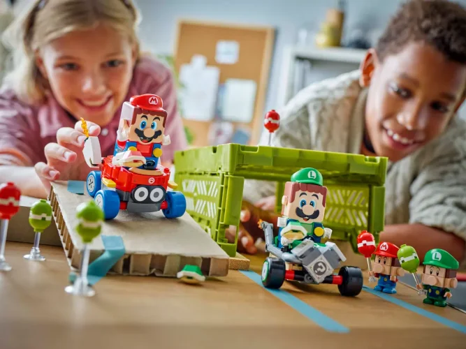 LEGO® Super Mario™ 72034 Mario Kart™ - Mario Bebé contra Luigi Bebé