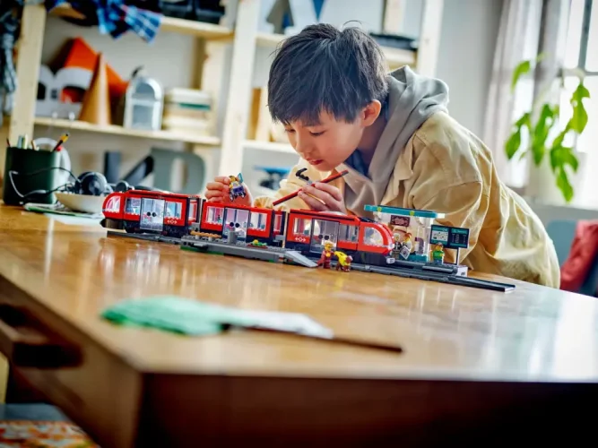 LEGO® City 60423 Tramwaj miejski ze stacją