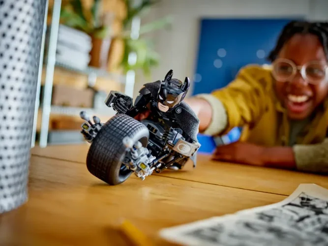 LEGO® DC Batman™ 76273 Batman™ építőfigura és a batmotor