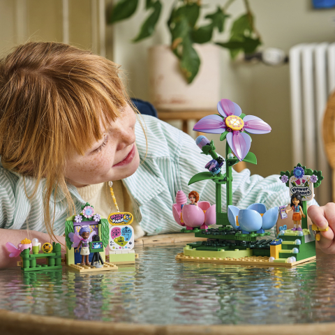 LEGO® Friends 42702 Giostra delle tazze da tè floreali