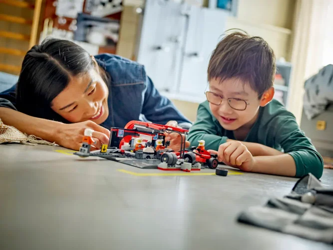 LEGO® City 60443 F1® Boxenstopp mit Boxencrew und Ferrari Flitzer