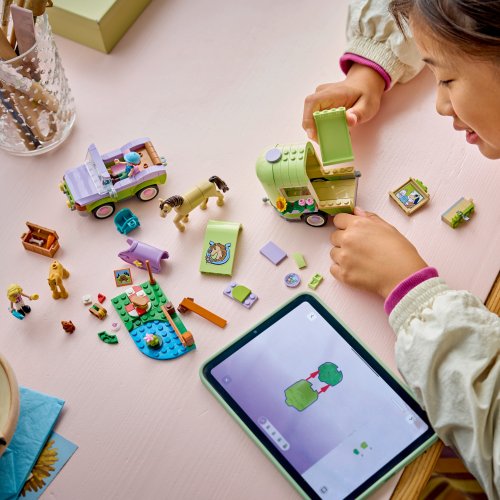 LEGO® Friends 42695 Trailer met paard en veulen