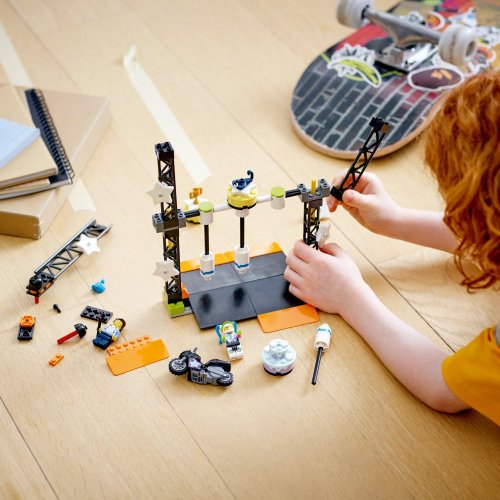 LEGO® City 60341 Wyzwanie kaskaderskie: przewracanie