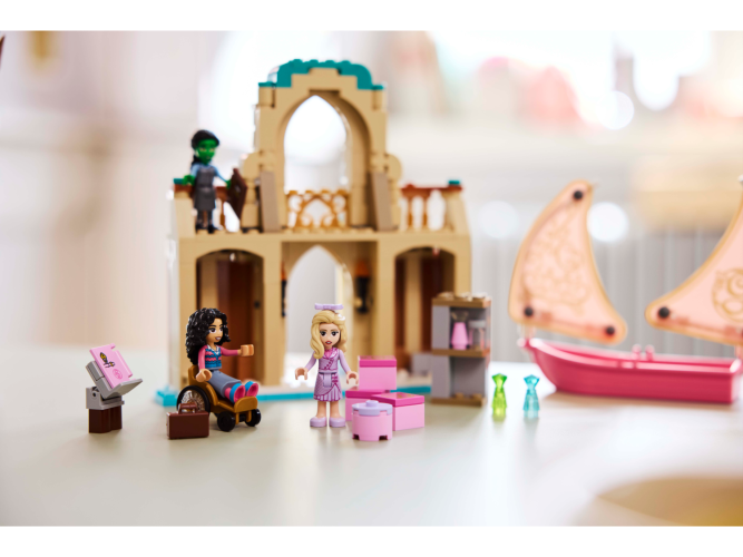 LEGO® Wicked 75681 Glinda, Elphaba und Nessarose an der Universität Shiz