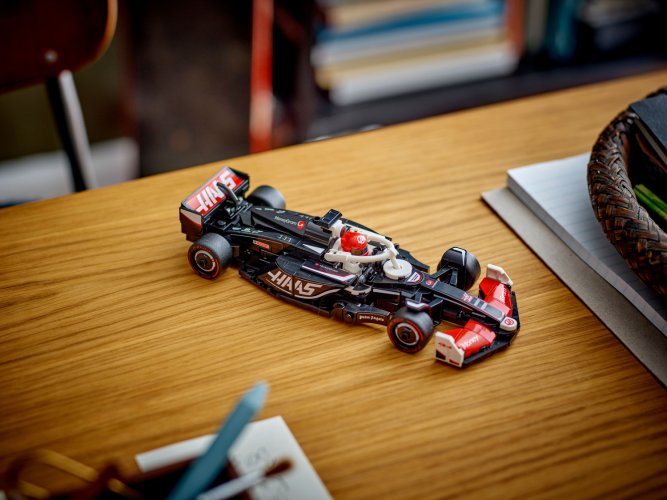 LEGO® Speed Champions 77250 MoneyGram Haas F1® Team VF-24 racewagen