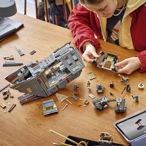 LEGO® Star Wars TM 75453 Le Sandcrawler™ d'Offworld et le Mudhorn