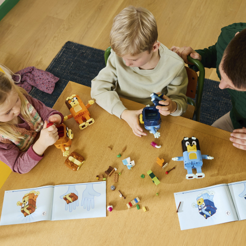LEGO® Bluey 11217 Família da Bluey Construída com Peças