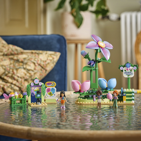 LEGO® Friends 42702 Giostra delle tazze da tè floreali