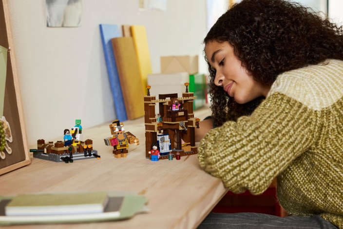 LEGO® Minecraft® 21272 Küzdőtér az erdei háznál