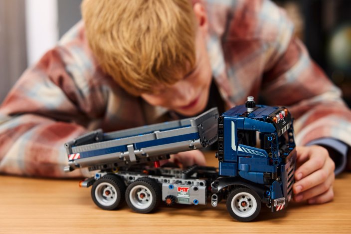 LEGO® Technic™ 42203 Autocarro con cassone ribaltabile