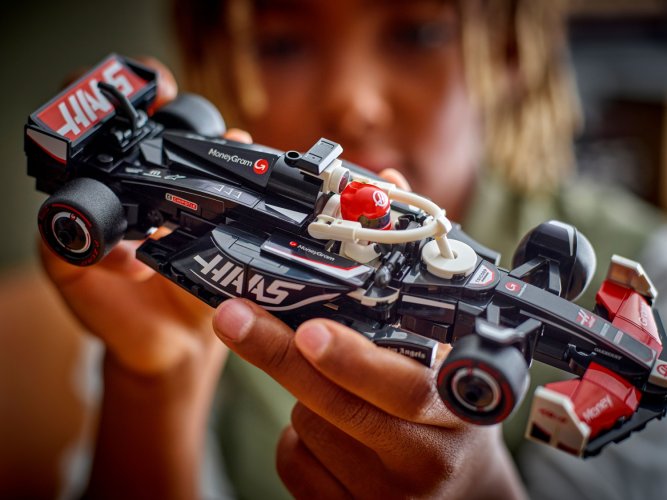 LEGO® Speed Champions 77250 Závodní auto MoneyGram Haas F1® Team VF-24