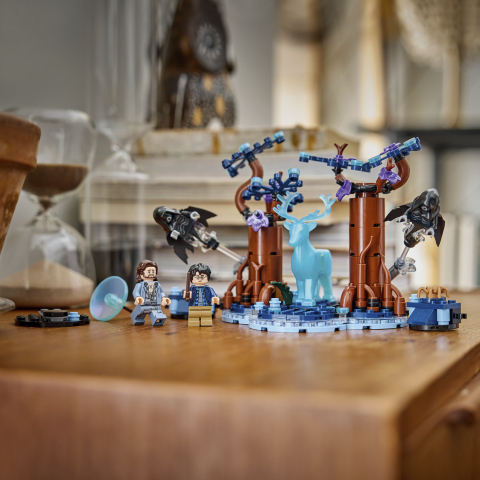 LEGO® Harry Potter™ 76475 A Tiltott Rengeteg: Expecto Patronum