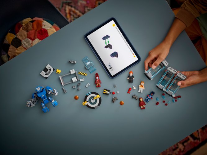 LEGO® Marvel 76315 Le laboratoire d’Iron Man : la salle des armures