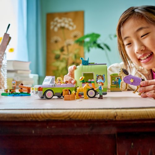 LEGO® Friends 42695 Trailer met paard en veulen