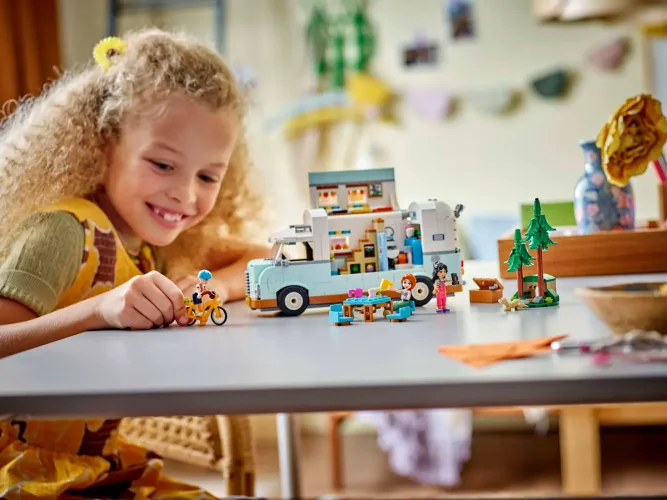 LEGO® Friends 42663 Aventura na Autocaravana da Amizade