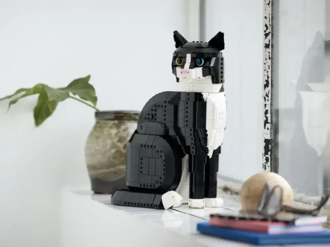 LEGO® Ideas 21349 Le chat bicolore