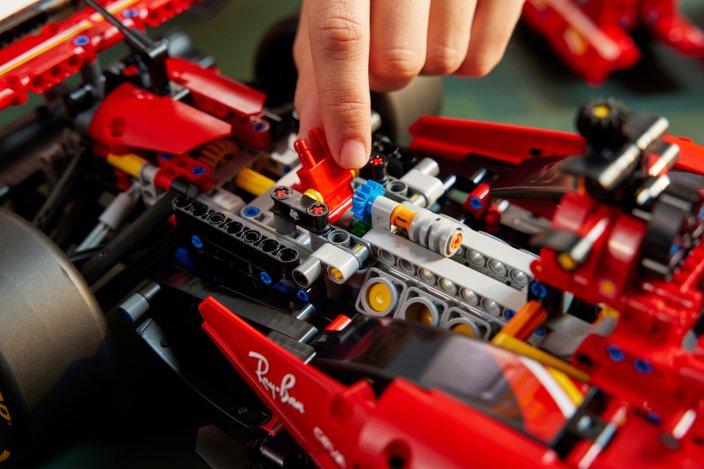 LEGO® Technic™ 42207 Monoposto F1 Ferrari SF-24