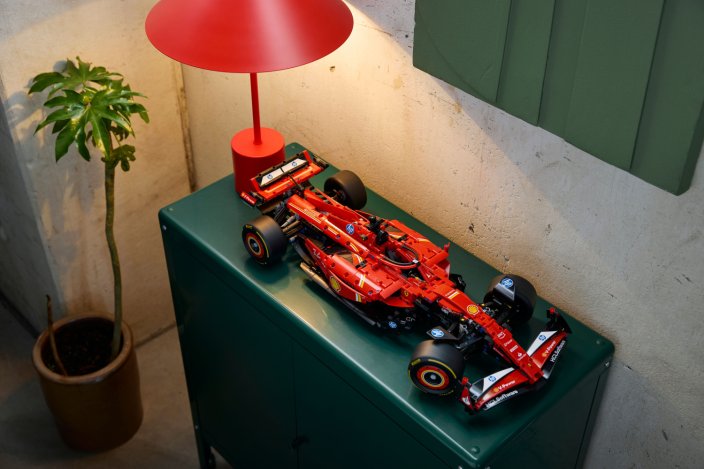 LEGO® Technic™ 42207 Monoposto F1 Ferrari SF-24