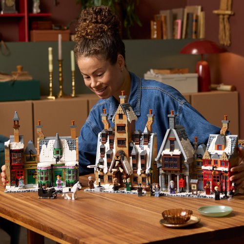 LEGO® Harry Potter TM 76457 Villaggio di Hogsmeade™ – Edizione del Collezionista