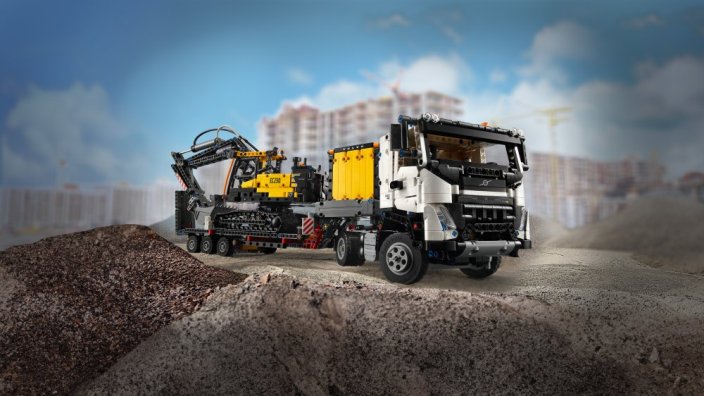 LEGO® Technic™ 42175 Camion Volvo FMX et pelleteuse électrique EC230