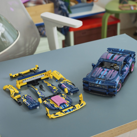 LEGO® Technic 42236 Custom Garage Ford Mustang GT Car