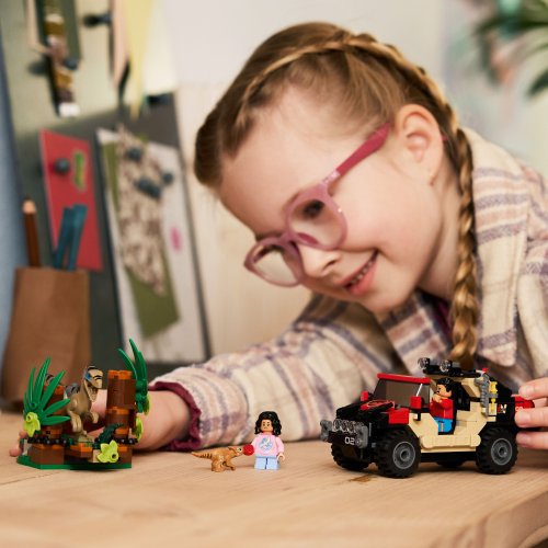 LEGO® Jurassic World 76972 Raptor: Verfolgungsjagd mit dem Geländewagen