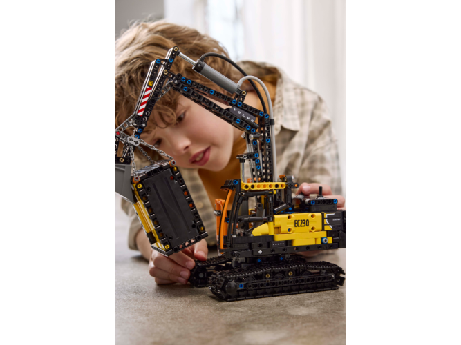 LEGO® Technic™ 42175 Nákladné auto Volvo FMX a elektrický bager EC230