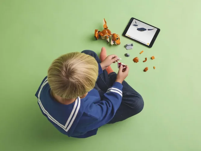 LEGO® Jurassic World™ 76967 Petite Mangeuse : la femelle T. rex