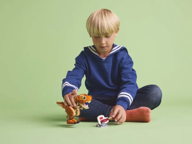 LEGO® Jurassic World™ 76967 Petite Mangeuse : la femelle T. rex