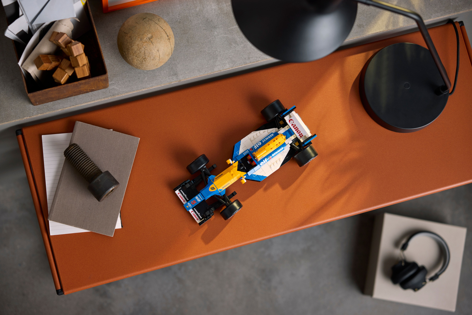 LEGO® Icons 10353 Williams Racing FW14B et Nigel Mansell | KITSTORE.fr