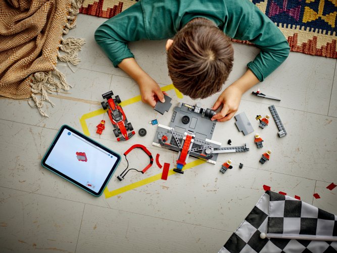 LEGO® City 60443 F1® Boxenstopp mit Boxencrew und Ferrari Flitzer