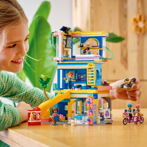LEGO® Friends 42689 Heartlake City clubhuis
