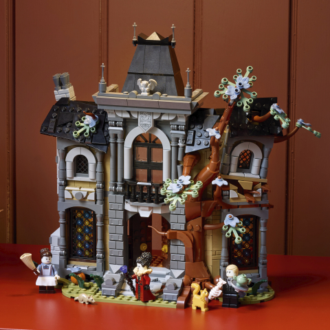 LEGO® Icons 11383 Le manoir du maire