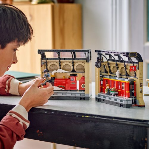 LEGO Harry Potter 76450 Knižní zarážka: Spěšný vlak do Bradavic